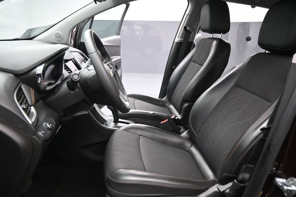 Used 2020 Chevrolet Trax LT w/ LT Convenience Package FWD image 10