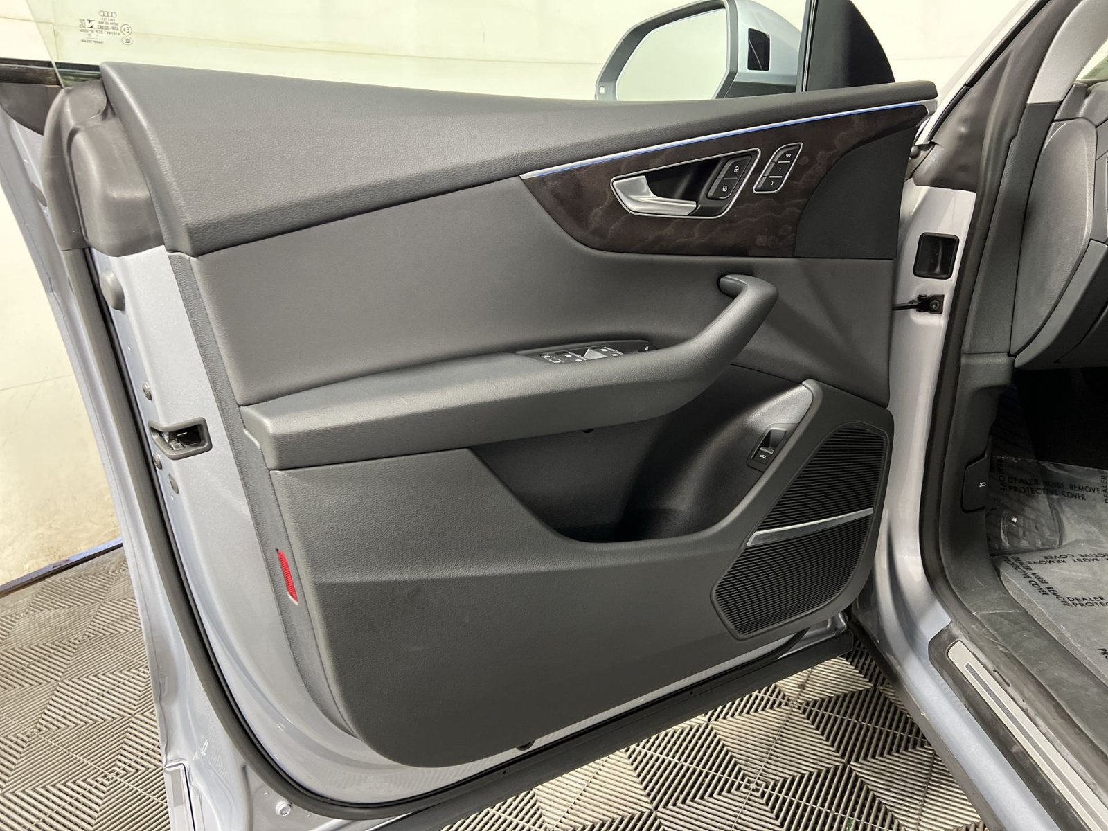 Used 2020 Audi Q8 Premium Plus w/ Premium Plus Package AWD/4WD image 14
