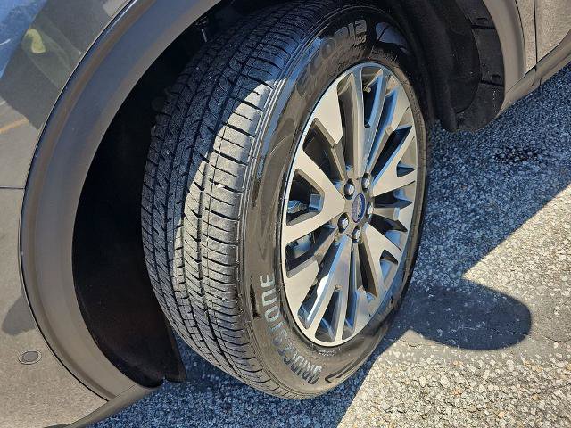 Certified 2020 Ford Escape Titanium AWD/4WD image 32