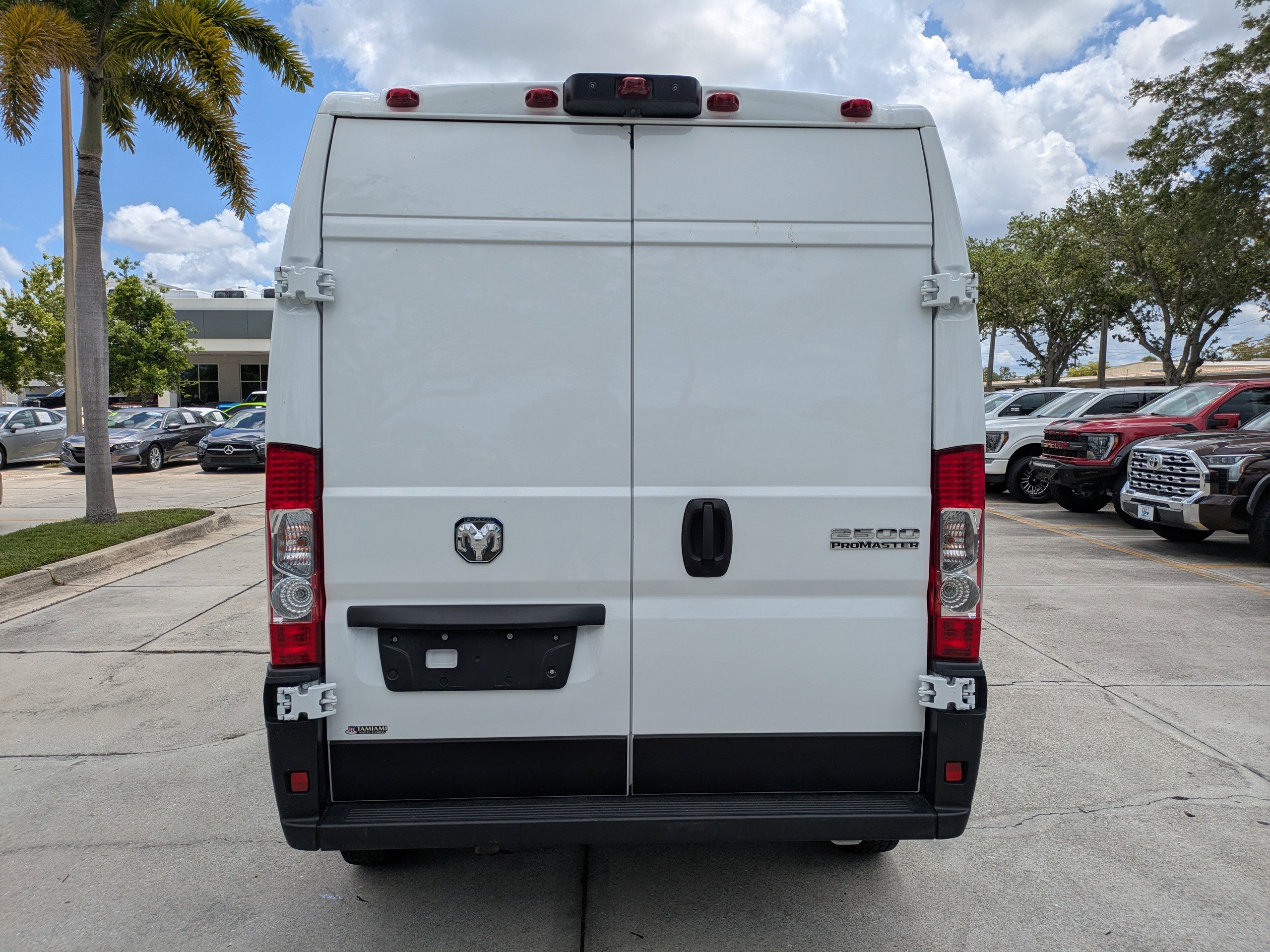 Used 2024 RAM ProMaster 2500 w/ Convenience Group FWD image 5