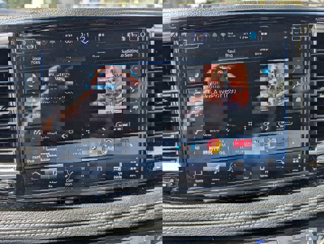 Used 2023 Chrysler Pacifica Limited image 9