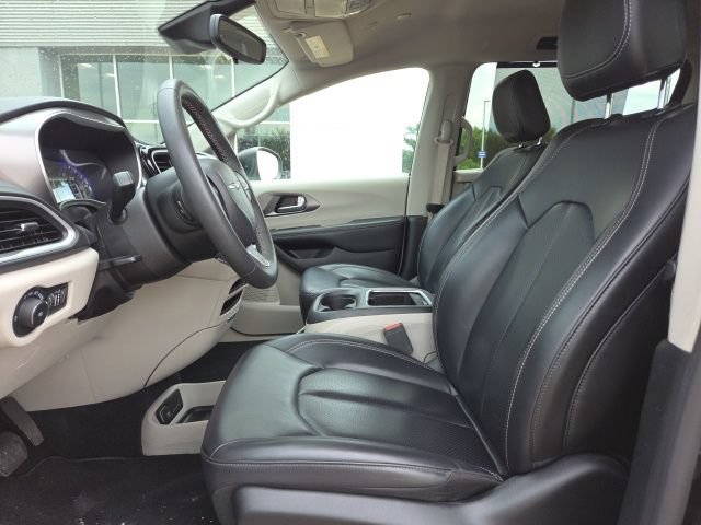 Used 2023 Chrysler Pacifica Touring-L FWD image 27