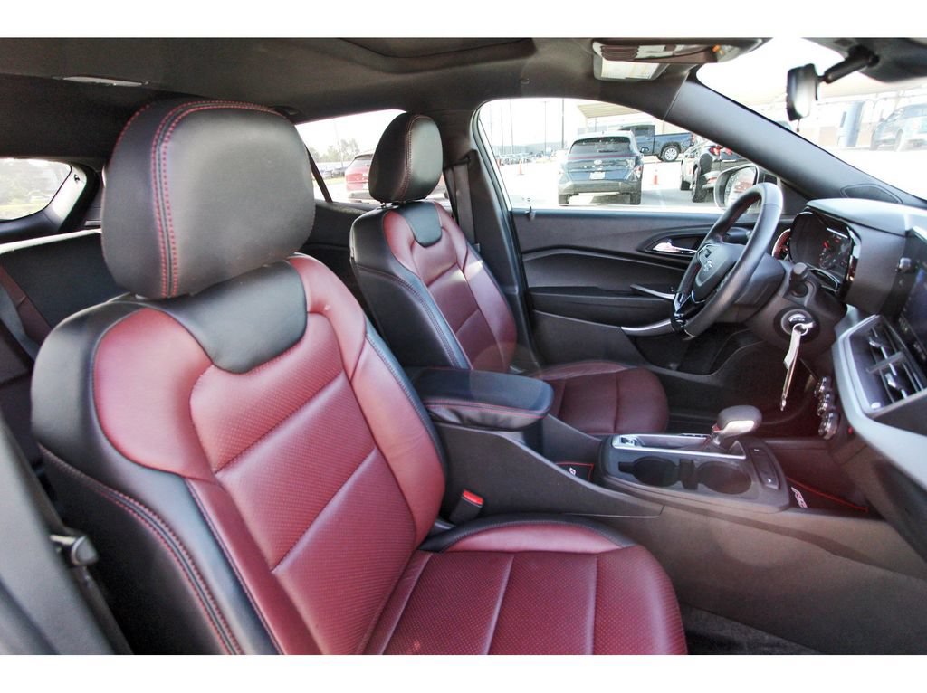 Used 2024 Chevrolet Trax RS w/ Sunroof Package FWD image 28