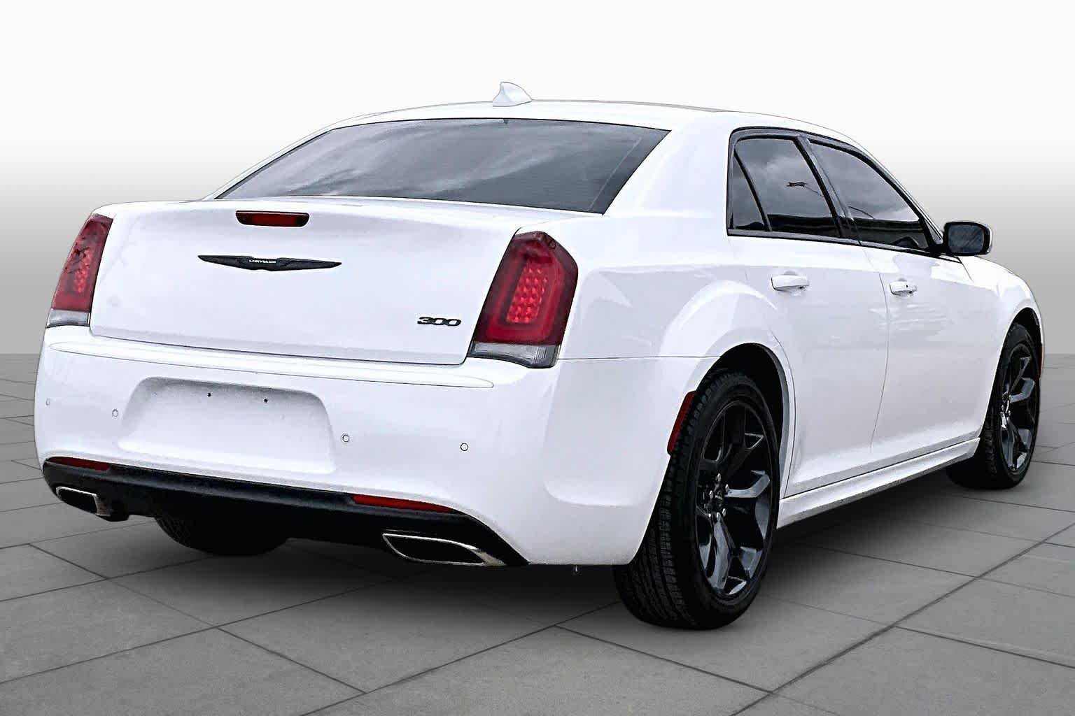 Used 2023 Chrysler 300 Touring L w/ Comfort Group RWD image 12