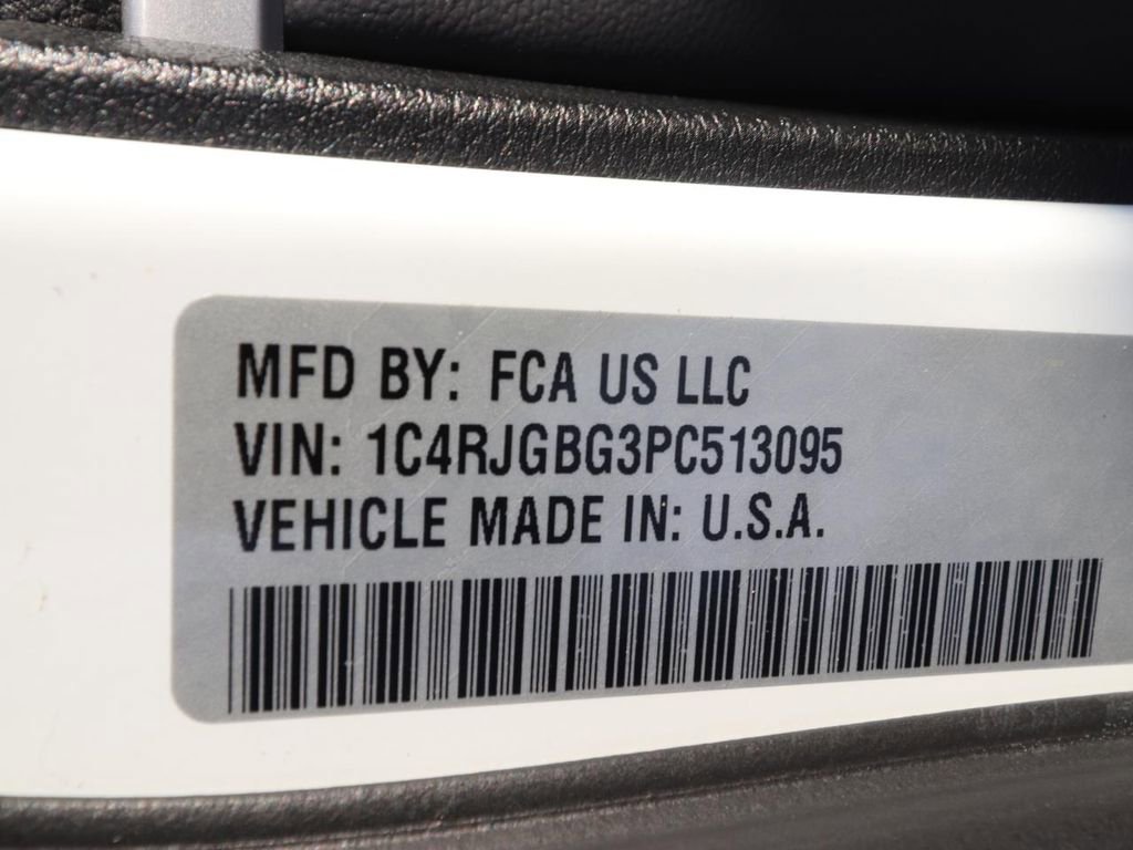 Used 2023 Jeep Grand Cherokee Limited w/ Black Appearance Package image 25