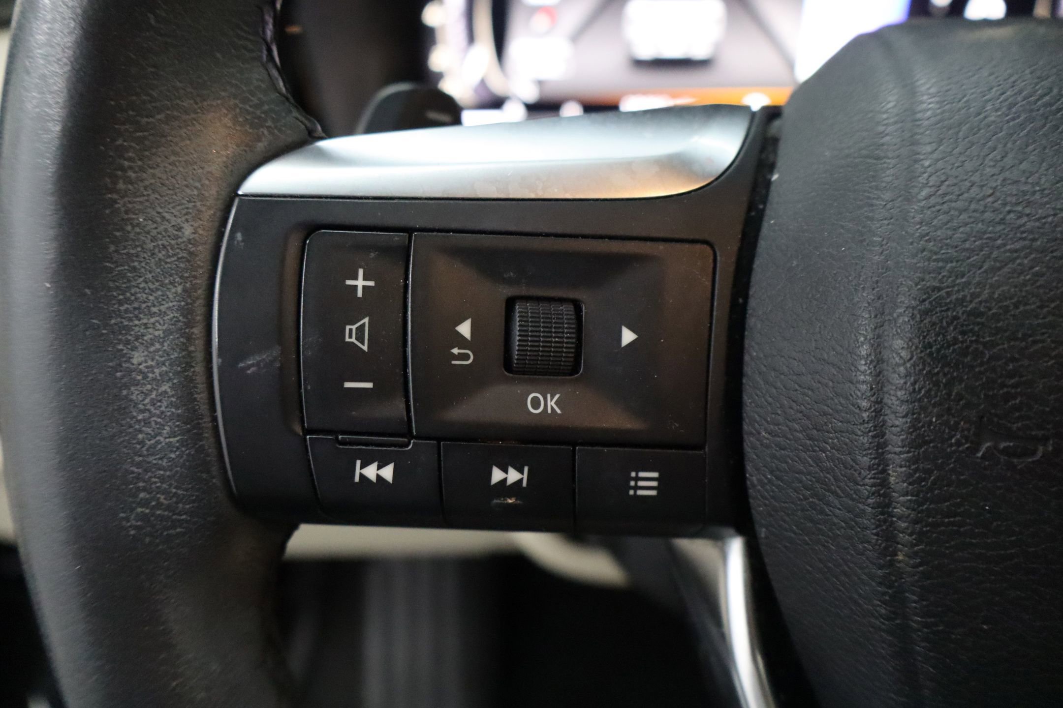 Used 2023 INFINITI QX60 Luxe w/ Performance Audio Package FWD image 16