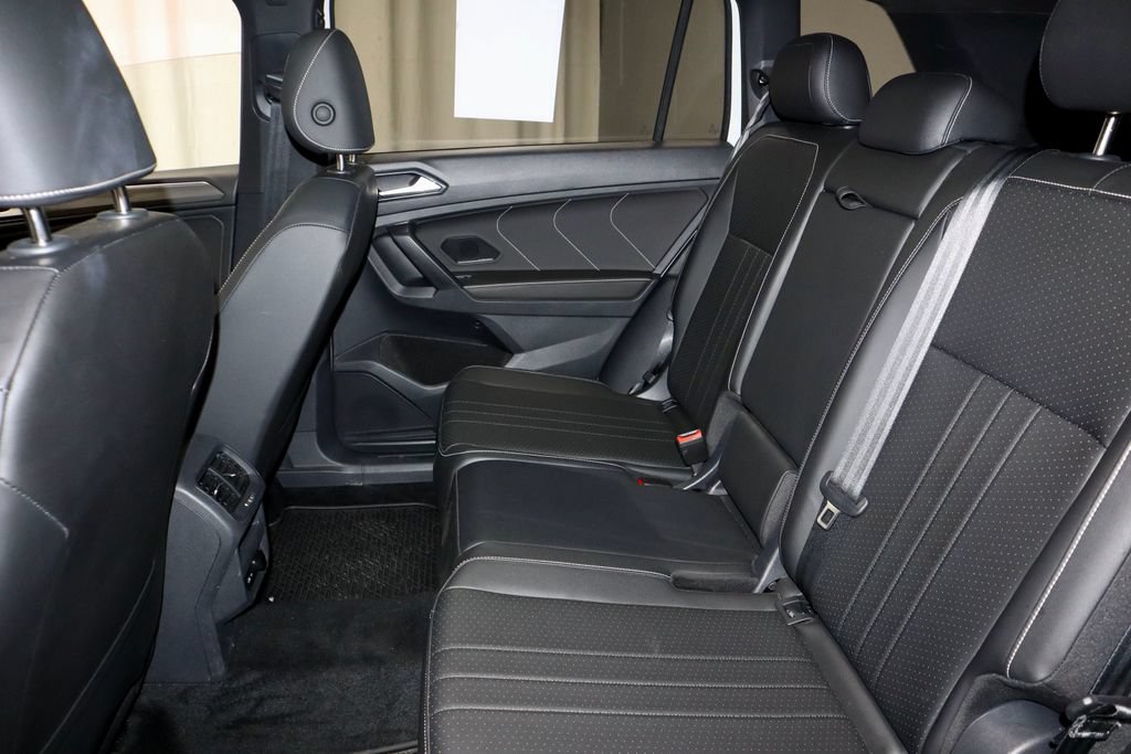 Used 2023 Volkswagen Tiguan SE R-Line AWD/4WD image 21