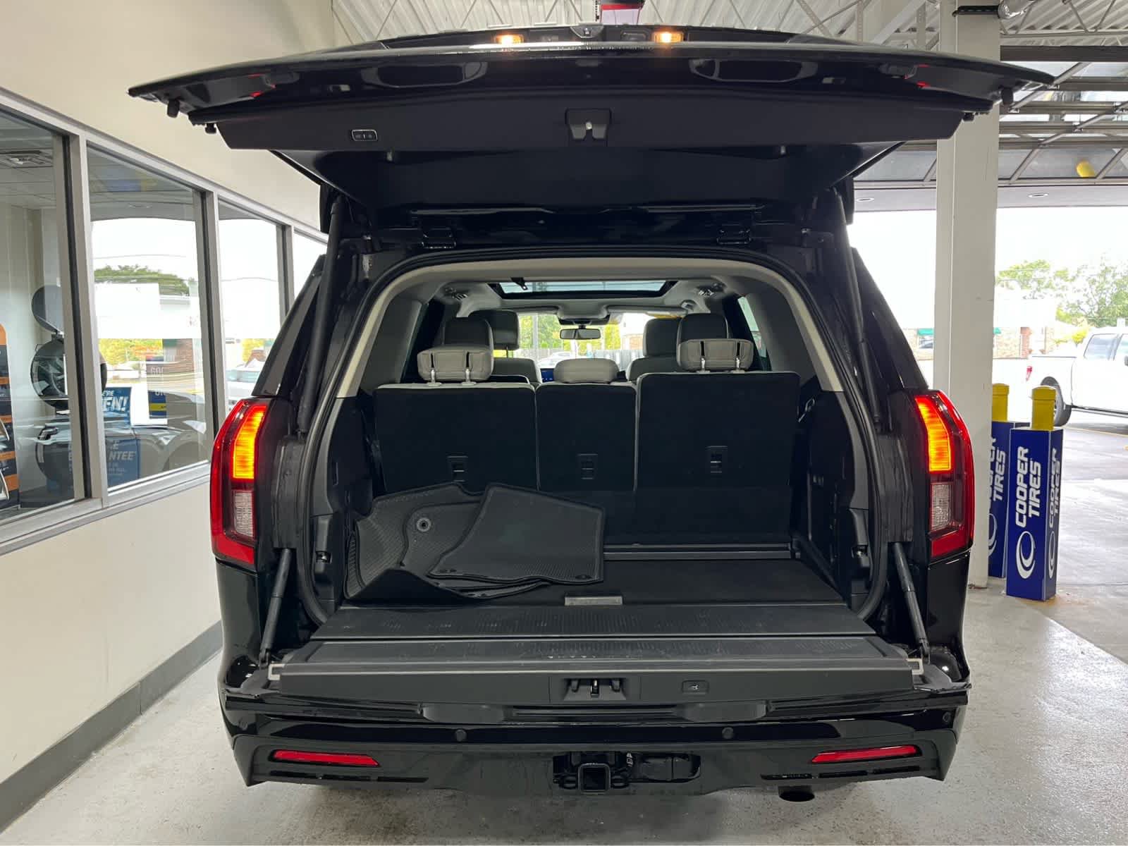 Certified 2025 Ford Expedition Active AWD/4WD image 10