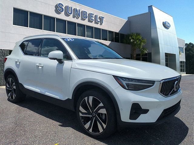 Used 2024 Volvo XC40 B5 Plus w/ Protection Package Premier image 7