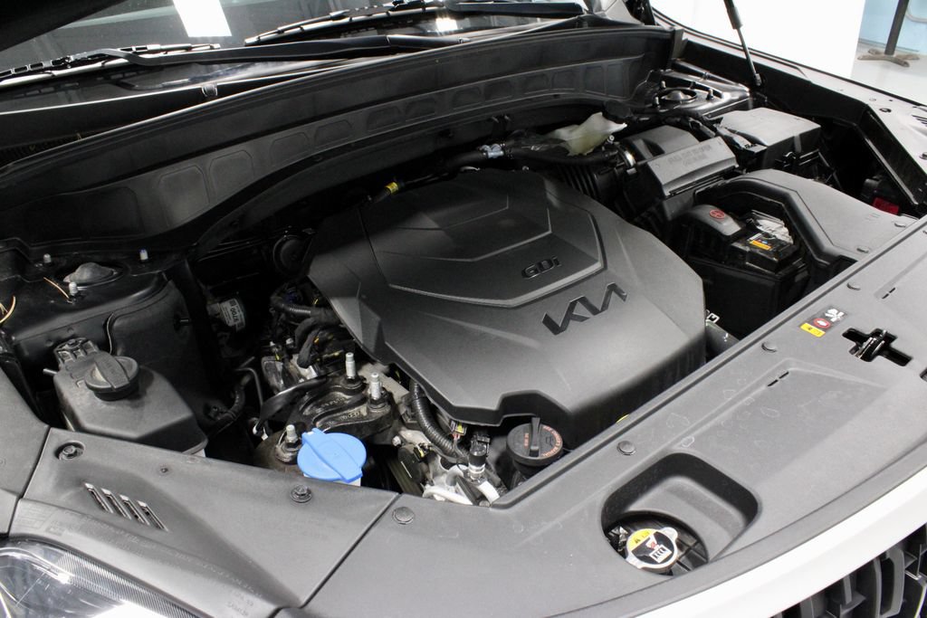 Used 2025 Kia Telluride LX FWD image 16