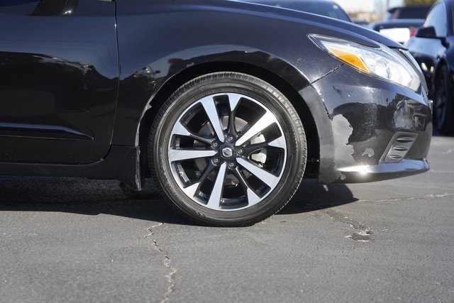 Used 2018 Nissan Altima 2.5 SR w/ Interior Lighting Package image 4