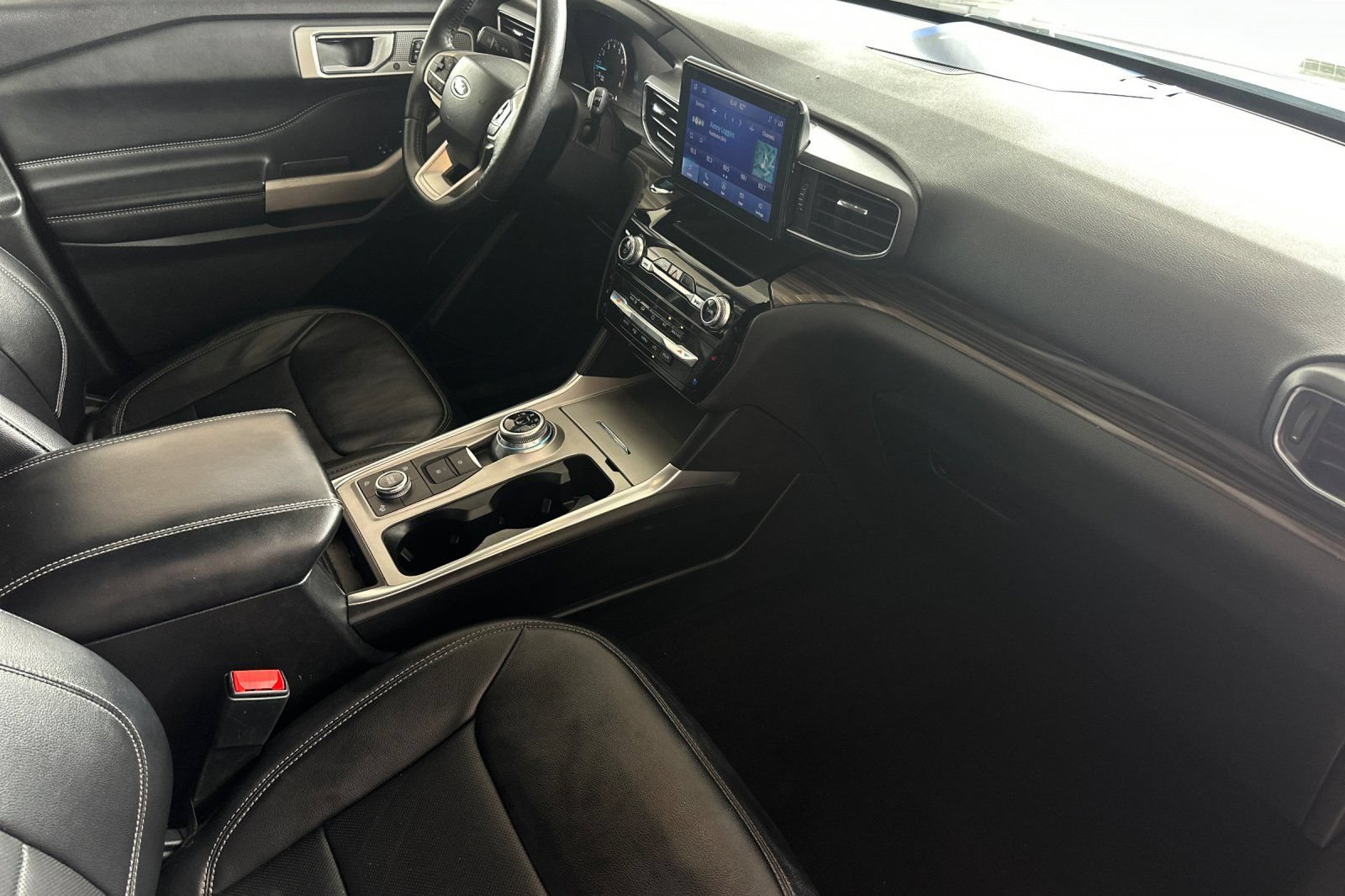 Certified 2024 Ford Explorer Limited AWD/4WD image 16