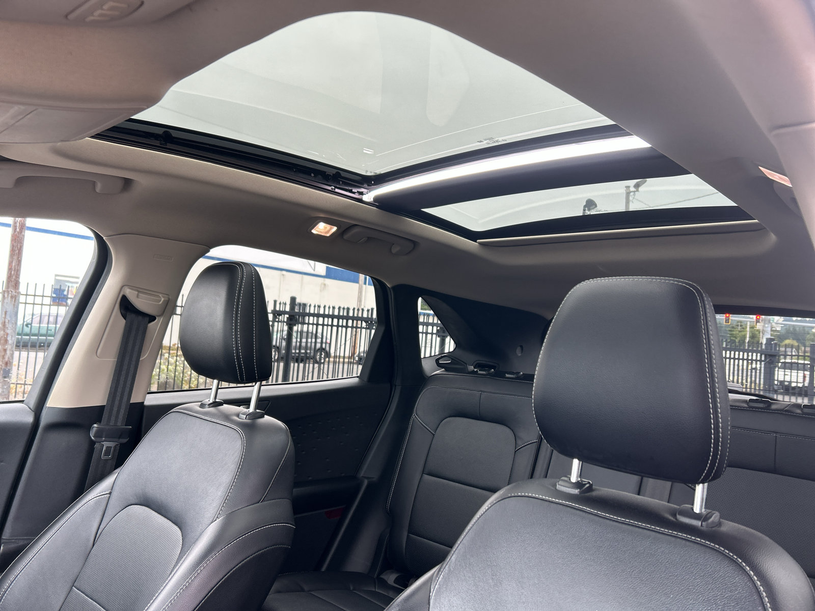 Certified 2020 Ford Escape Titanium AWD/4WD image 28