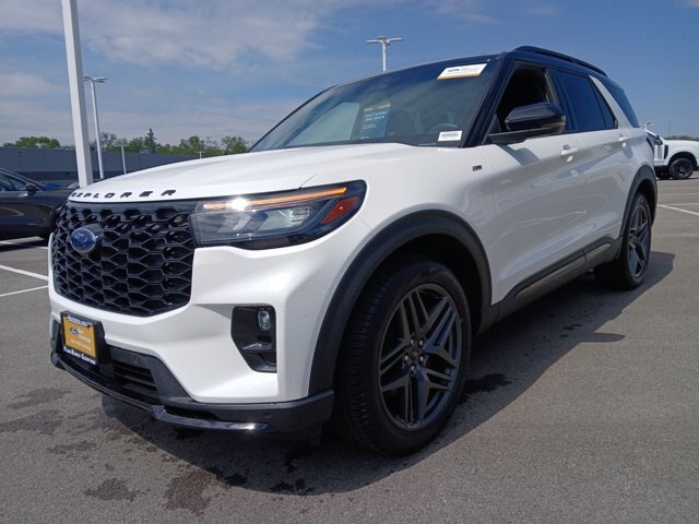 Certified 2025 Ford Explorer ST-Line w/ Premium Package AWD/4WD image 6