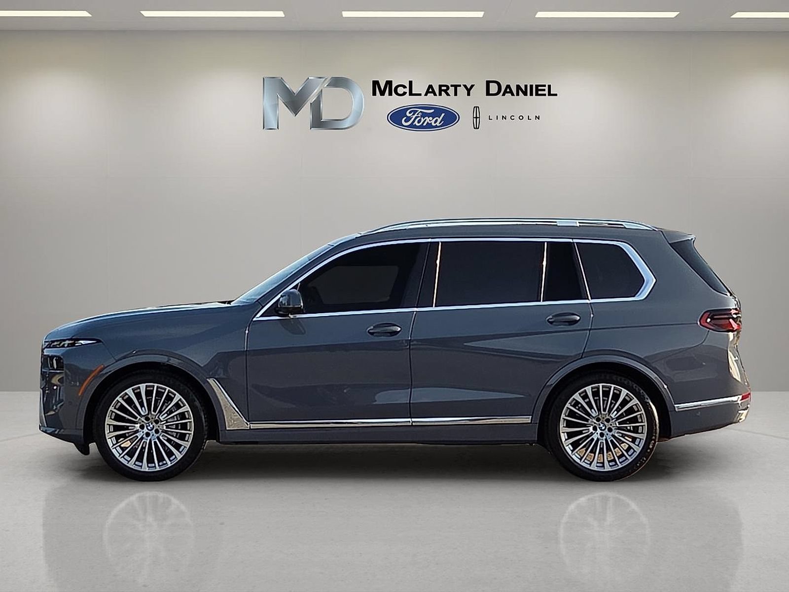 Used 2024 BMW X7 xDrive40i AWD/4WD image 3