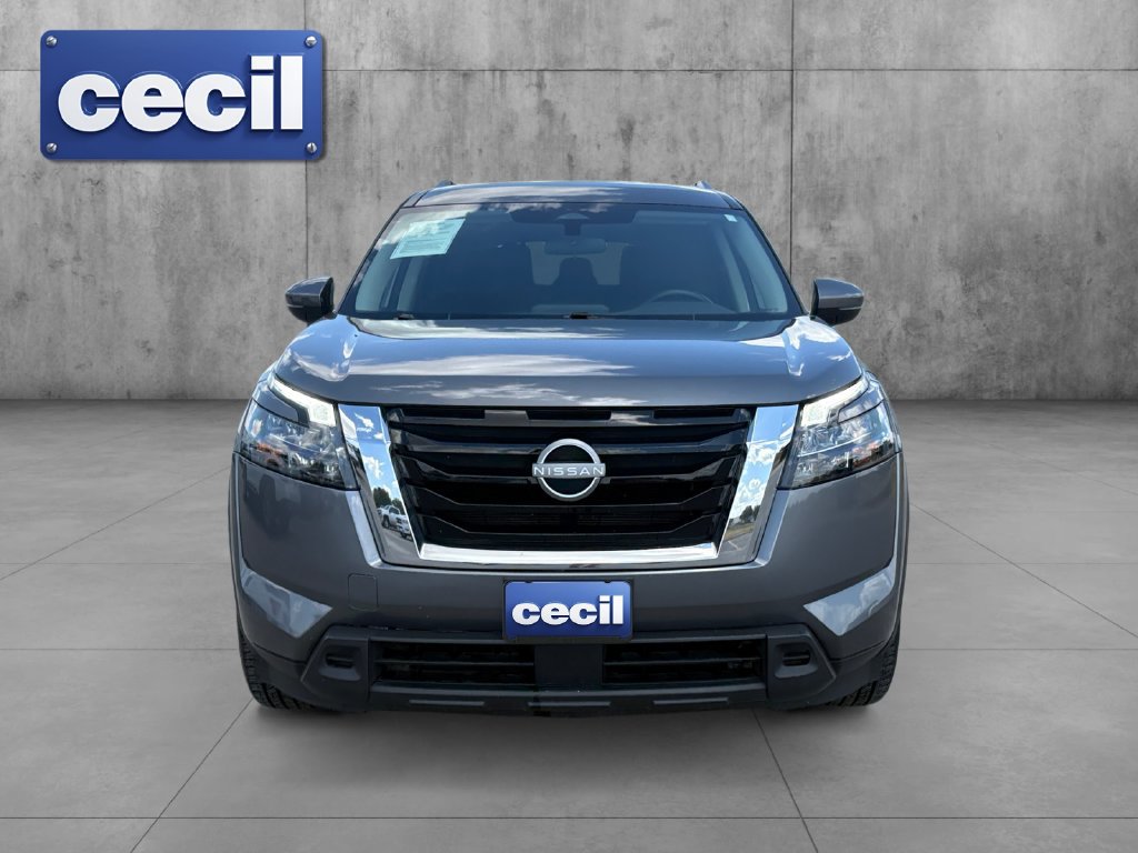 Used 2024 Nissan Pathfinder SV AWD/4WD image 2