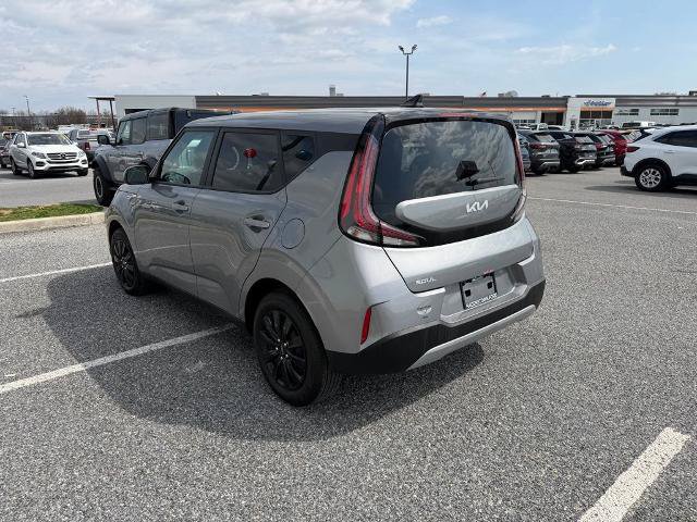 Used 2025 Kia Soul LX FWD image 6