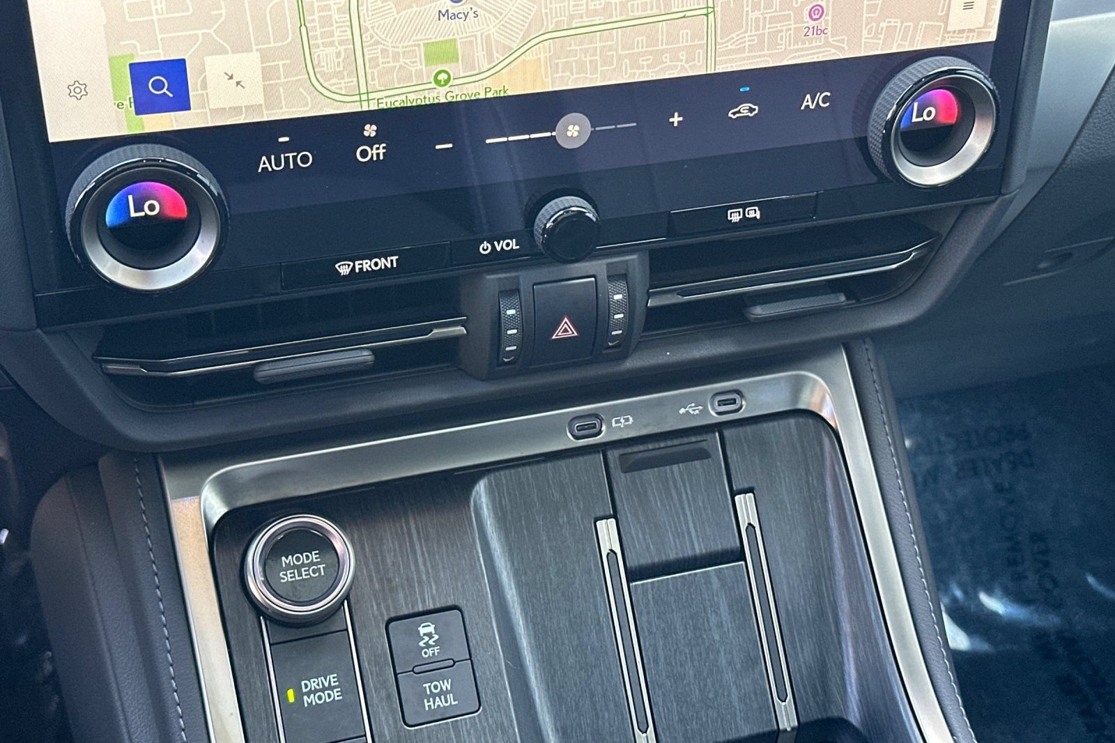 Used 2025 Lexus GX 550 w/ Accessory Package (Z1) AWD/4WD image 32