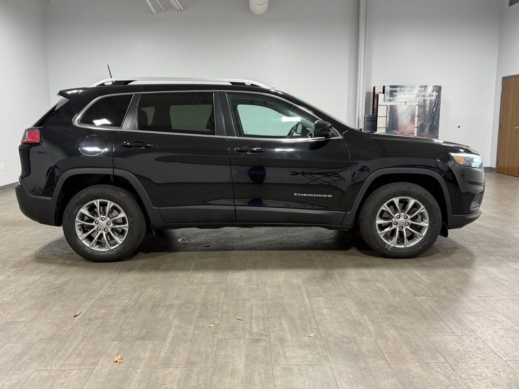 Used 2019 Jeep Cherokee Latitude Plus image 3