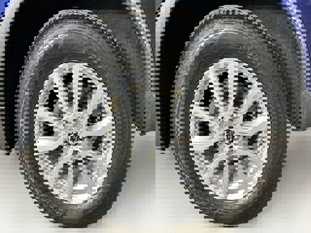 Used 2020 Nissan Rogue SV image 11