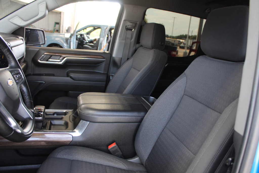 Used 2024 Chevrolet Silverado 1500 LT w/ Z71 Off-Road Package AWD/4WD image 33