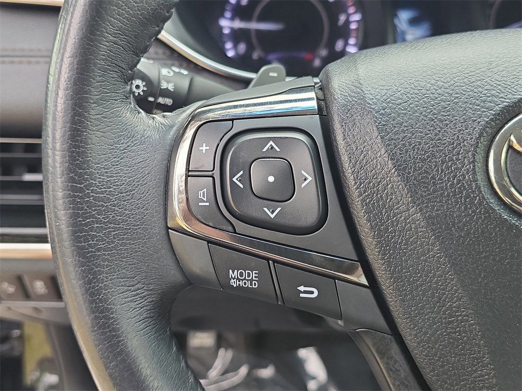 Used 2018 Toyota Avalon XLE image 27