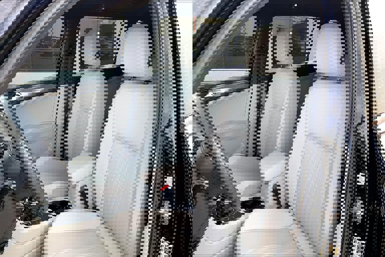 Used 2024 Volkswagen Tiguan SE R-Line image 9