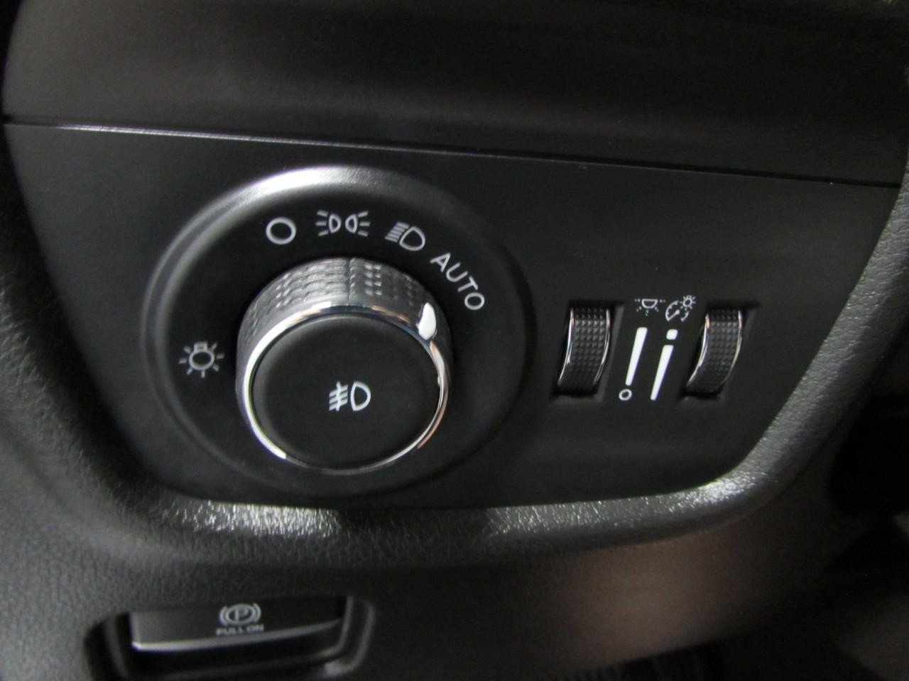 Used 2024 Jeep Grand Cherokee Limited w/ Black Appearance Package AWD/4WD image 23