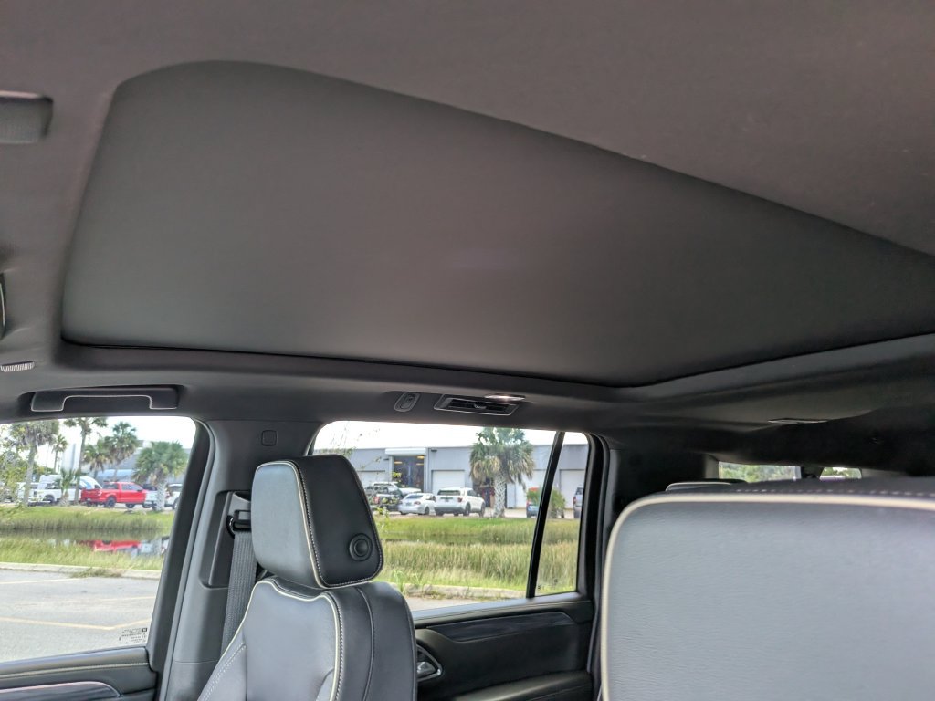 Used 2023 GMC Yukon XL SLT w/ SLT Premium Package AWD/4WD image 27