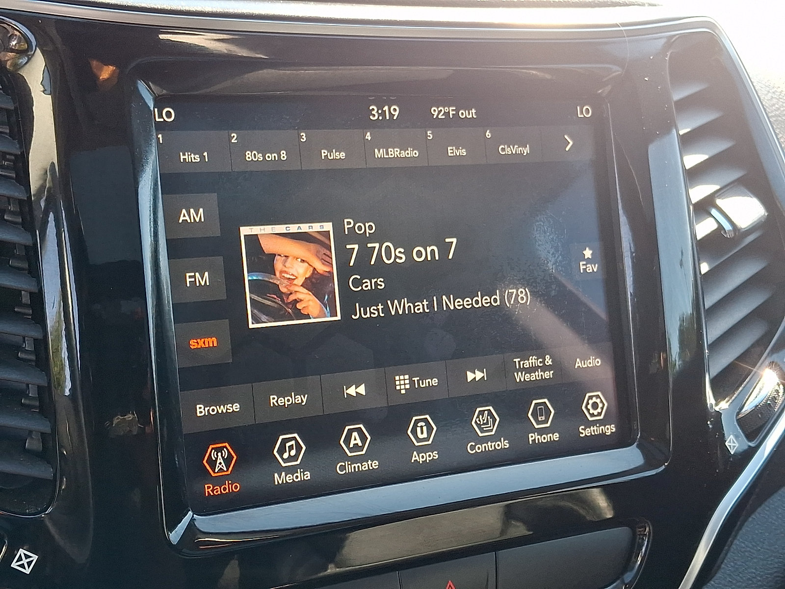 Used 2019 Jeep Cherokee Limited AWD/4WD image 18
