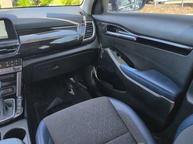 Used 2025 Kia Seltos S AWD/4WD image 17