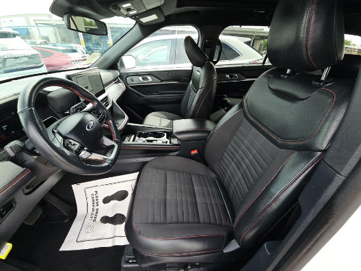 Certified 2025 Ford Explorer ST-Line w/ Premium Package AWD/4WD image 3