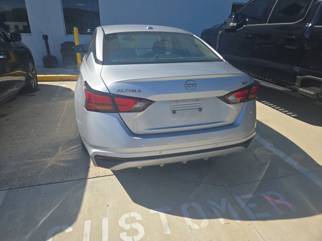 Used 2024 Nissan Altima 2.5 SV FWD image 13