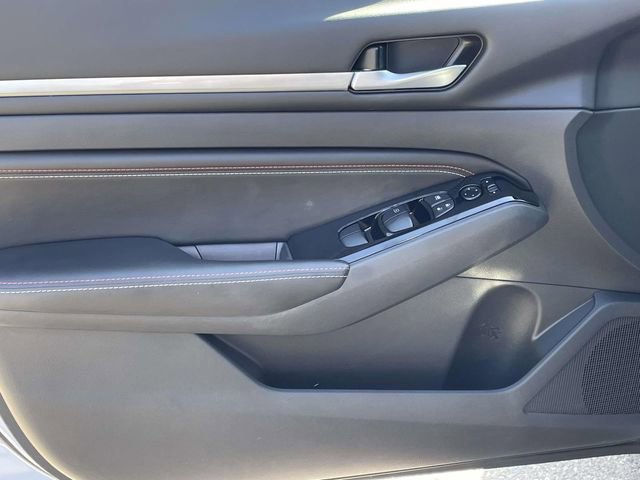 Used 2023 Nissan Altima 2.5 SR w/ SR Premium Package image 14