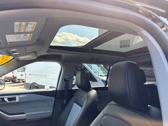 Certified 2022 Ford Explorer XLT w/ Equipment Group 202A AWD/4WD image 17