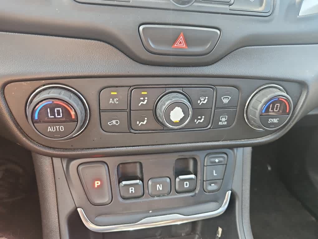 Used 2021 GMC Terrain SLE w/ Driver Convenience Package FWD image 17