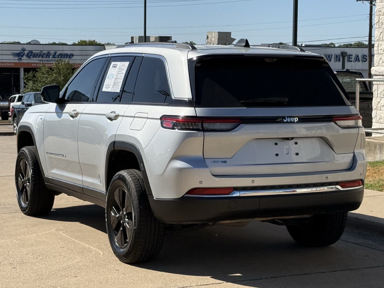 Used 2022 Jeep Grand Cherokee Limited 4xe w/ Luxury Tech Group II AWD/4WD image 5