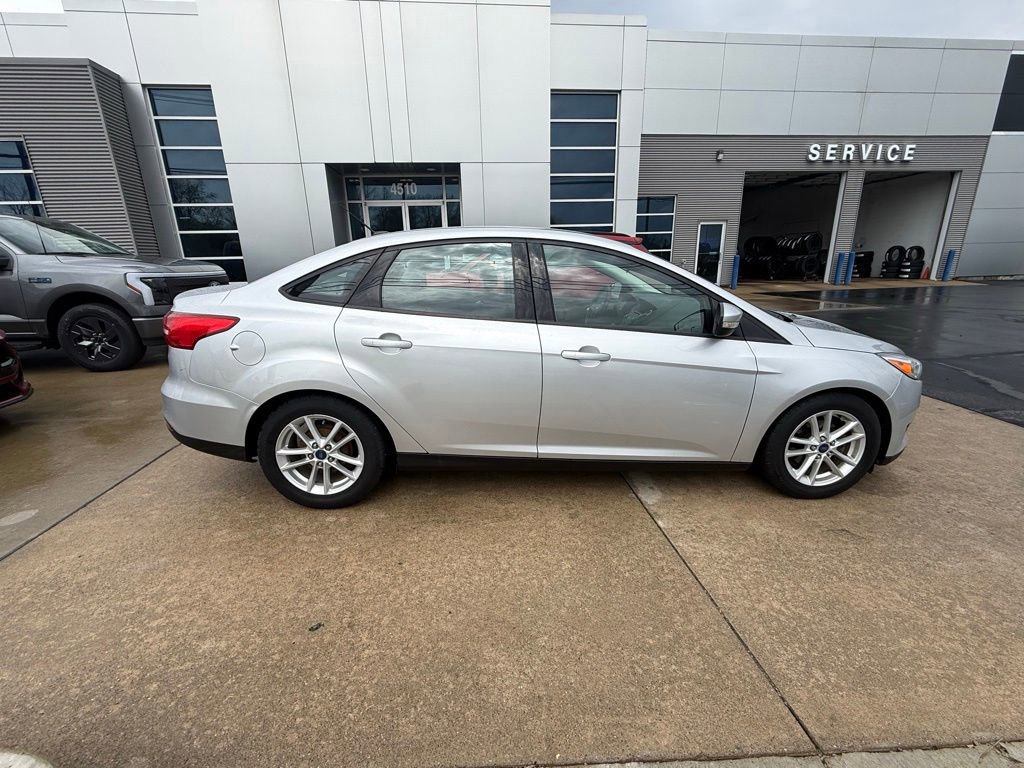 Certified 2017 Ford Focus SE FWD image 6
