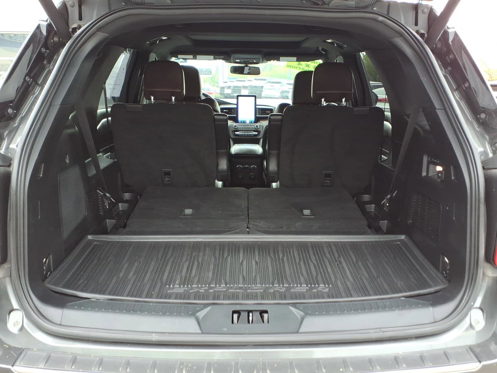 Certified 2020 Ford Explorer Platinum w/ Premium Technology Package AWD/4WD image 27
