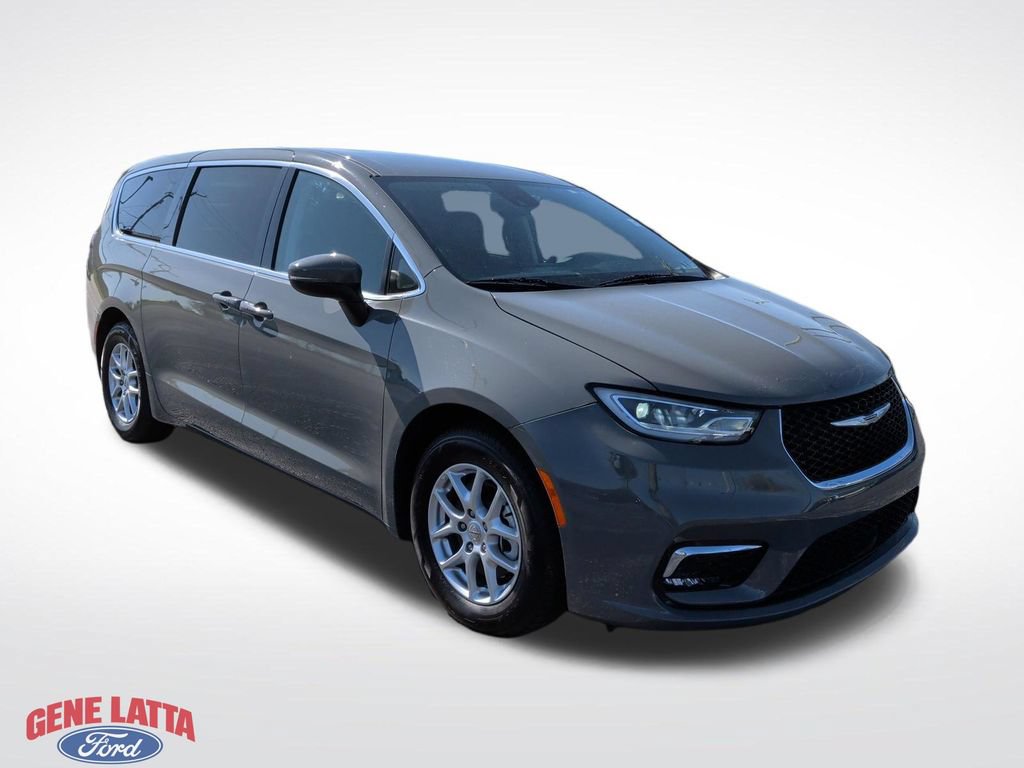 Used 2023 Chrysler Pacifica Touring-L FWD 360° Tour