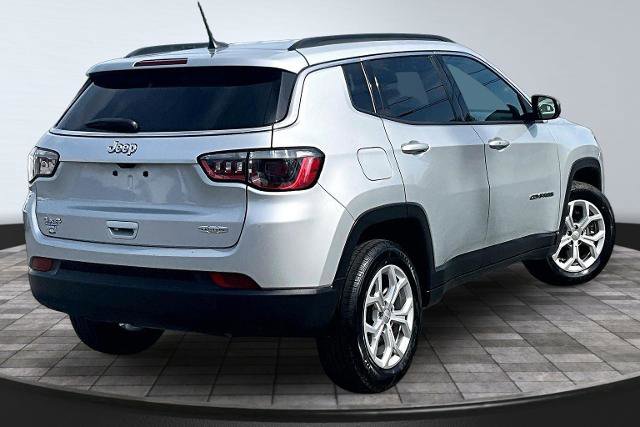 Used 2024 Jeep Compass Latitude AWD/4WD image 13