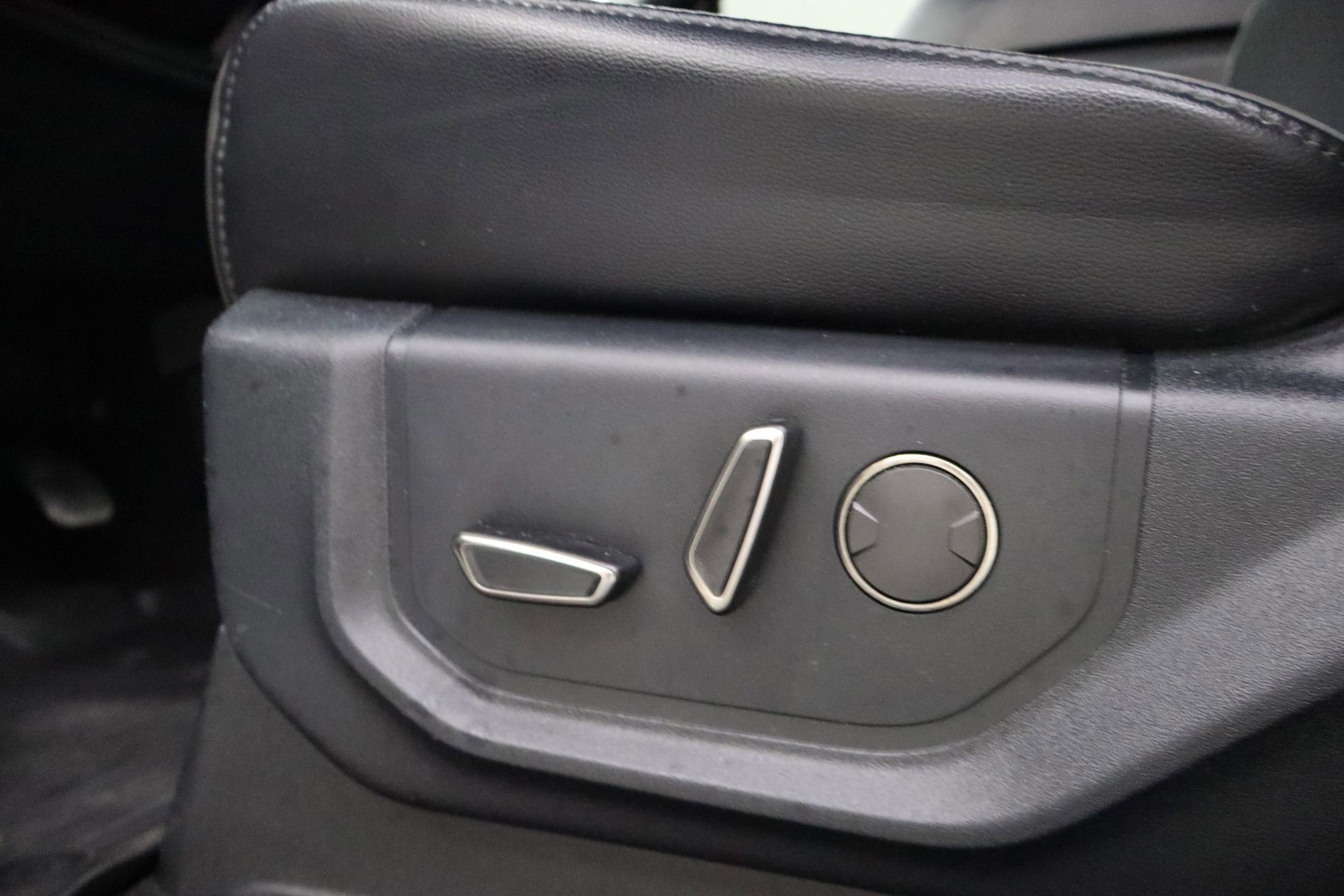 Certified 2020 Ford F150 Raptor w/ Equipment Group 801A Mid image 14