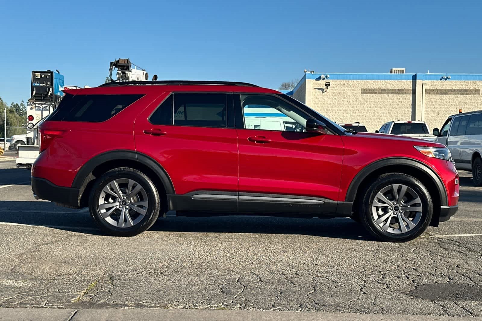 Certified 2022 Ford Explorer XLT w/ Equipment Group 202A image 6