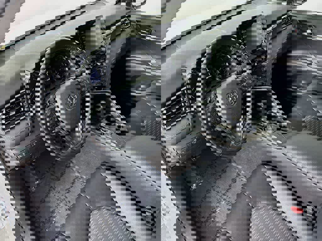 Used 2021 Toyota Camry SE image 9