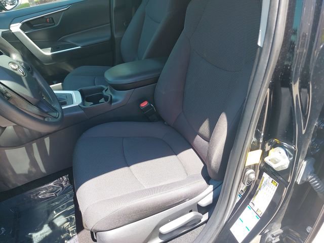 Used 2021 Toyota RAV4 LE AWD/4WD image 16