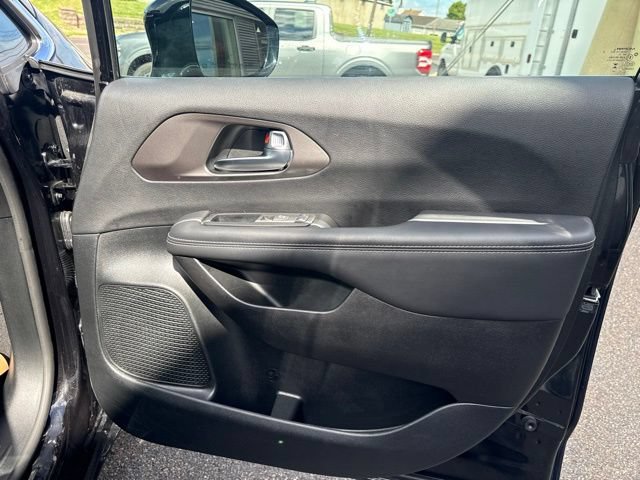 Used 2025 Chrysler Pacifica Select FWD image 30