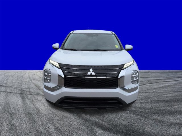 Used 2022 Mitsubishi Outlander ES FWD image 9