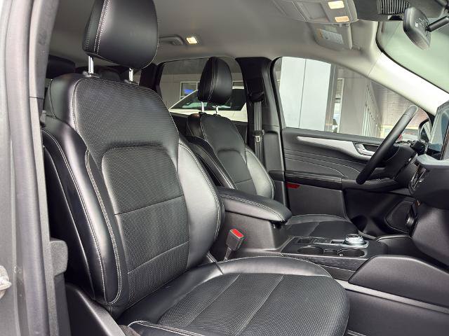 Certified 2025 Ford Escape Platinum AWD/4WD image 34