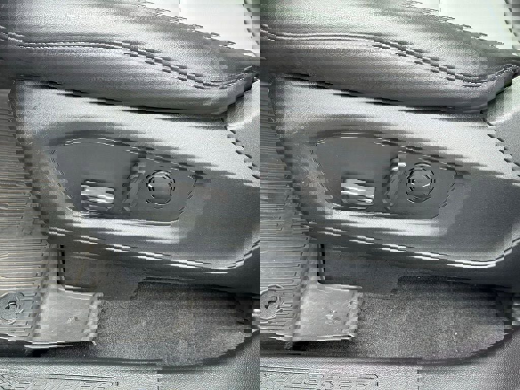 Certified 2022 Ford Explorer XLT w/ Equipment Group 202A image 23