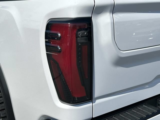 Used 2024 GMC Sierra 2500 AT4 w/ AT4 Preferred Package AWD/4WD image 12